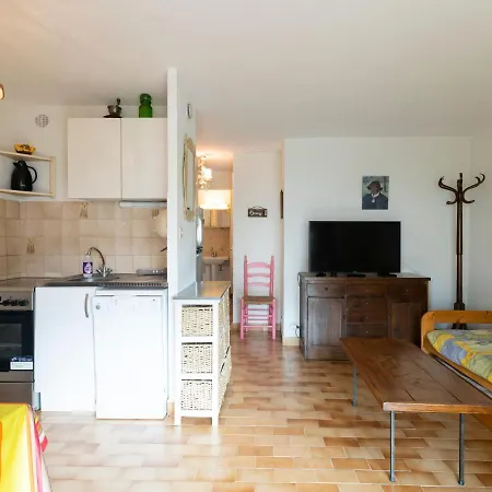 1 Bedroom For 4 * Агд